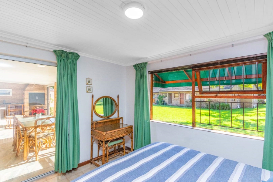 To Let 4 Bedroom Property for Rent in Brenton On Lake Western Cape